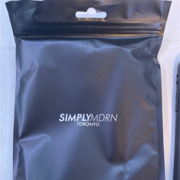 Bundle of 2 iPhone XR Cases - Picture 4 of 4